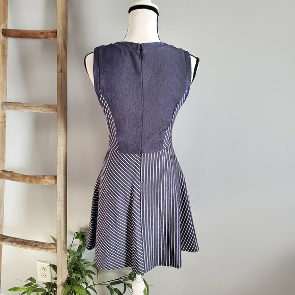 BCBGeneration Sleeveless Blue Denim Striped A Line Dress Size 4 - Picture 2 of 9